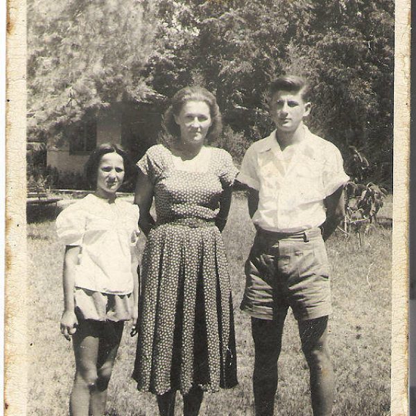 Shmuel Schlesinger z"l with his mother and sister – 1953 at Kibbutz Mizra