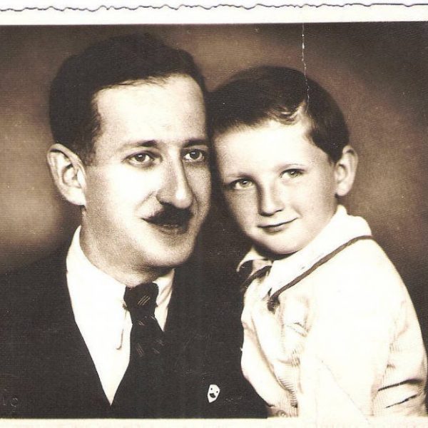 שמואל שלזינגר ז"ל עם אביו ארווין ז"ל