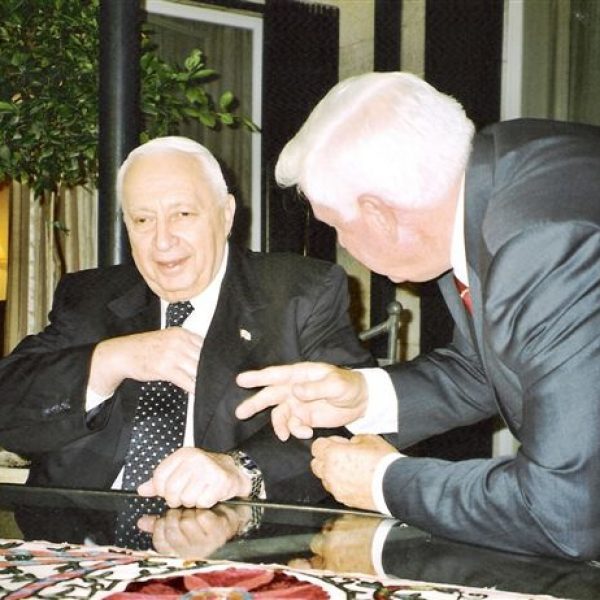 Schlesinger with Ariel Sharon – Prime Minister