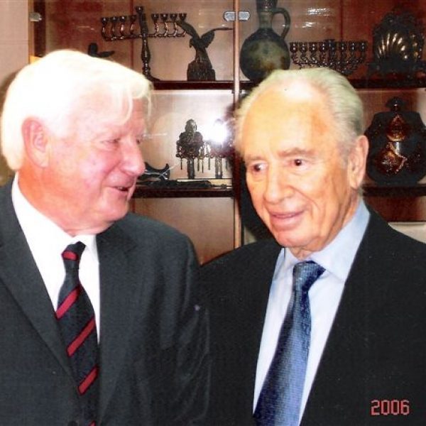 Schlesinger z"l with President Shimon Peres in his office