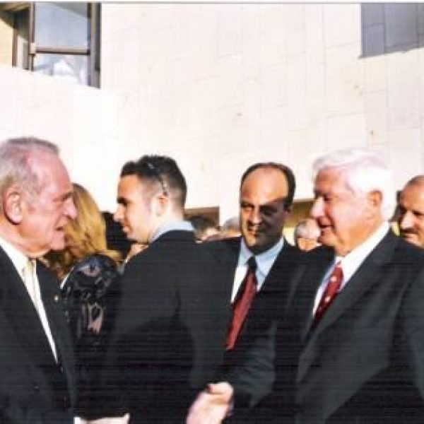 Schlesinger z"l and the President of Germany meet in Ashdod.