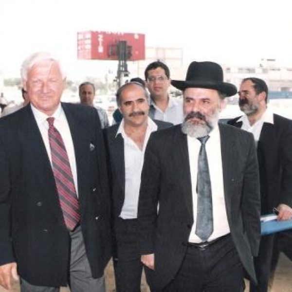 Minister of Absorption the Honorable Mr. Yitzhak Peretz – 1991 at the inauguration event of the new Ashdod Bonded site